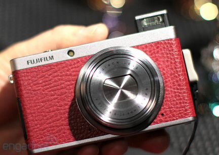 Шикарный Fujifilm XF1 Red, ретро стиль кожа-металл