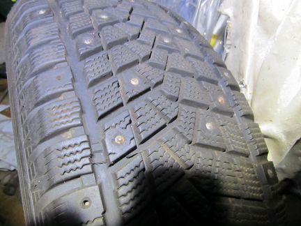 Зимние шипованные шины 235/60/18