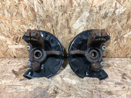 Поворотный кулак передний правый Skoda Rapid