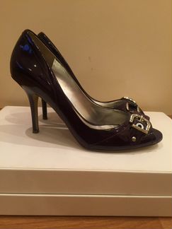 Туфли guess темно-фиолетового цвета на небольшом к