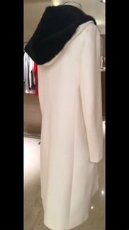 Женское пальто белое Valentino c капюшоном Италия