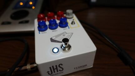 JHS Colour Box педаль preamp