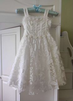 Платье нарядное для девочки, 104-110