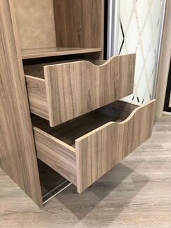 Шкаф купе с зеркальными створками шелкография