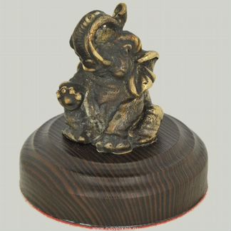 Бронзовая статуэтка 