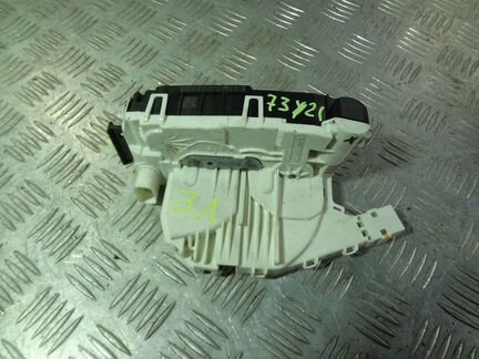 Замок двери задней левой Мерседес 204 212 218