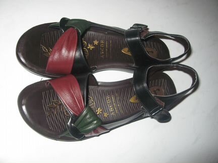 Босоножки трёхцветные