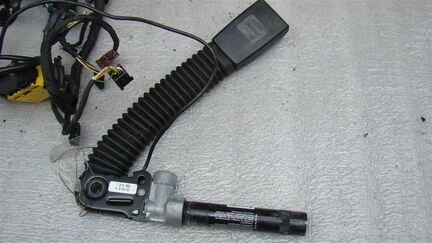 Ответная часть ремня безопасности на BMW 5-серия