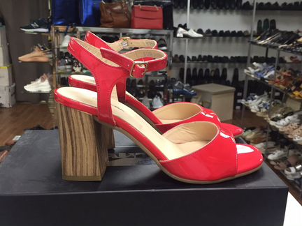 Босоножки 39