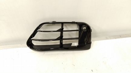Решетка переднего бампера правая BMW X1 F48