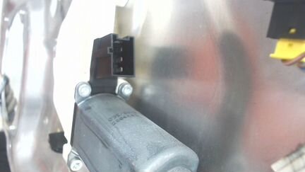 Стеклоподъемник электрический правый передний Merc