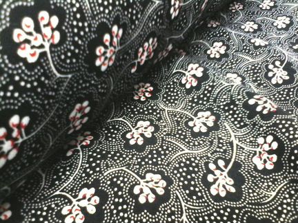 Ткань Плательная Цветочки на Темном Фоне Италия
