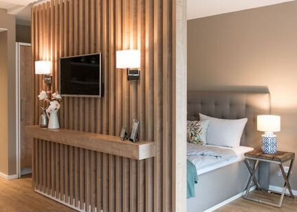 Перегородка из реек с полкой